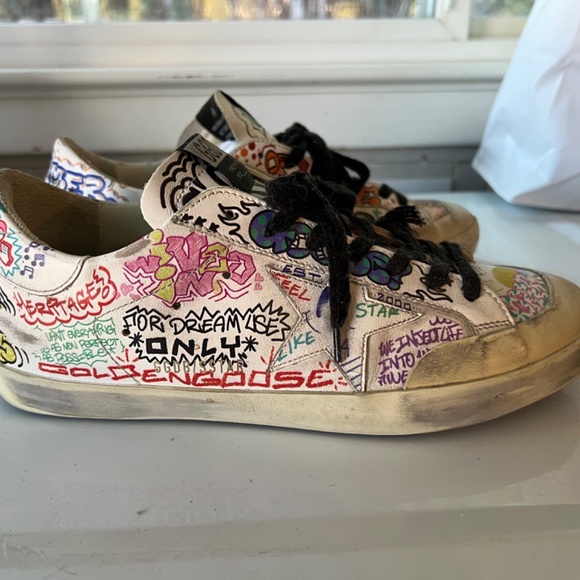GOLDEN GOOSE Authentic Graffiti-Print Low-Top Sneakers  - In excellent condition - Picture 5 of 9